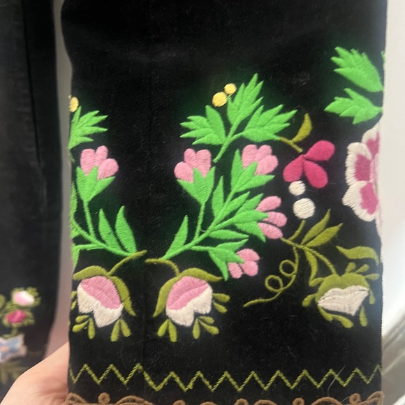 Vintage Black Floral Embroidered Jacket - Picture 5 of 7